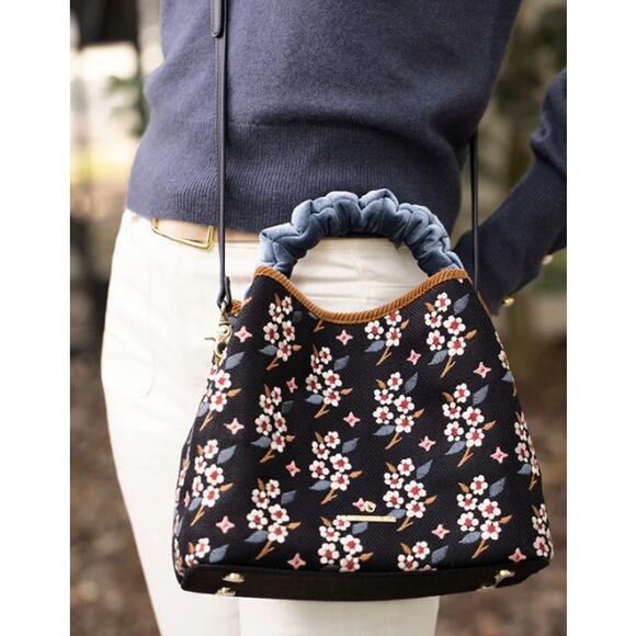 Spartina 449 Crossbody Velvet Handle Bucket Bag - White Hall Blossom Sprig - NWT - Picture 3 of 15